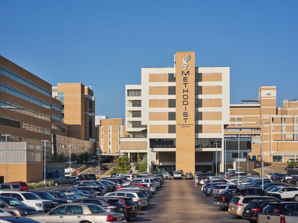 Exterior image of Methodist Rehabilitation Inpatient Hospital and its parking lot