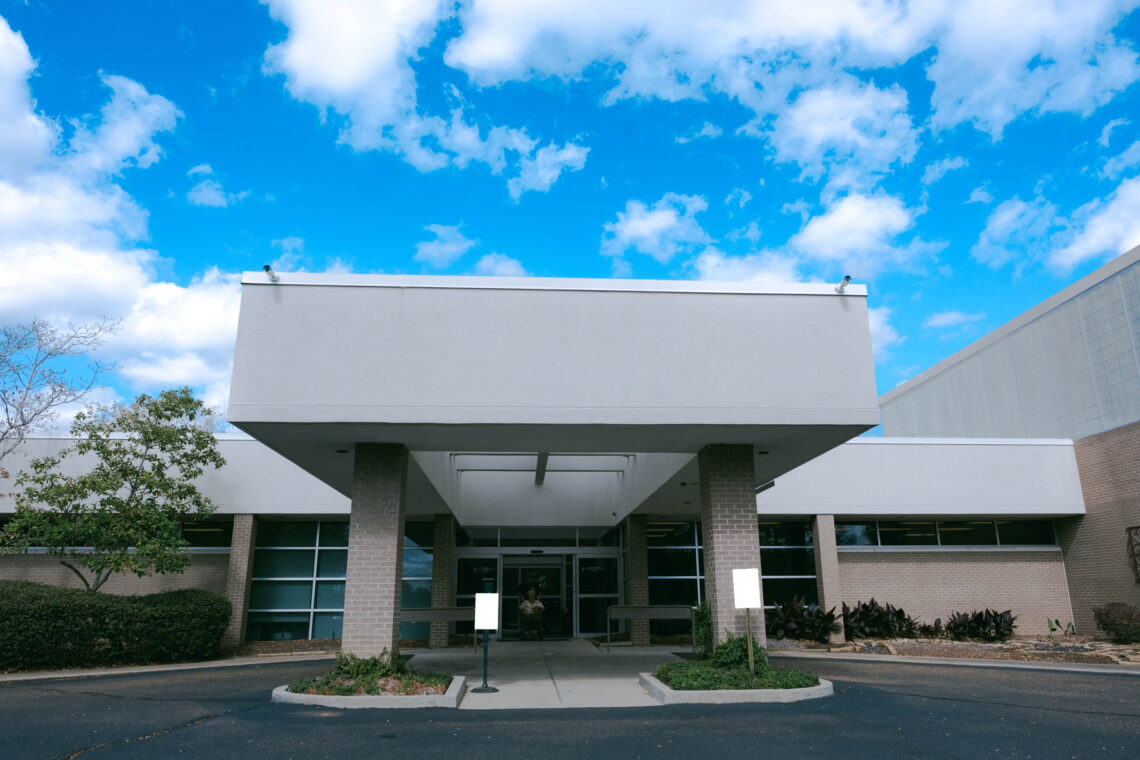 Exterior photo of our Flowood location and the entrance for the Orthotics and Prosethics Clinic
